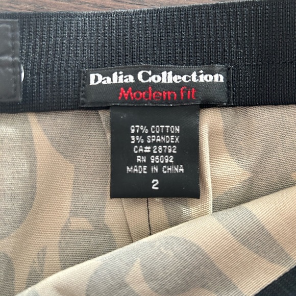 Dalia Collection - Black and Tan Skirt. Size 2. Geometric pattern. - Picture 2 of 5